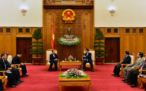 นายกรัฐมนตรีเหงียนเติ๊นหยุงให้การต้อนรับรัฐมนตรีว่าการกระทรวงวางแผนกัมพูชา